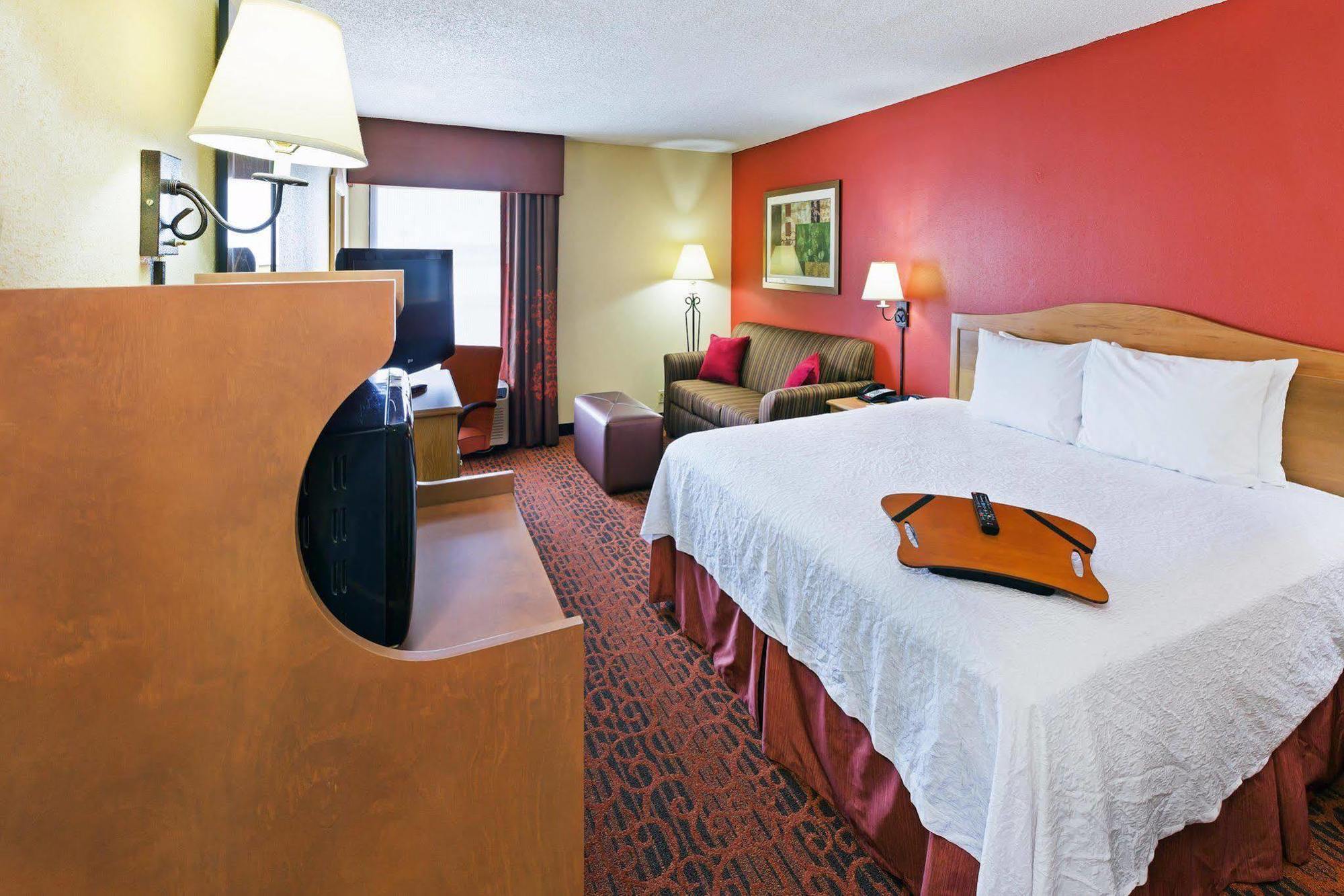 Hotel Hampton 3*